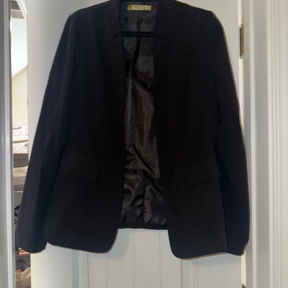 Black Blazer and Blue Jeans Outfit